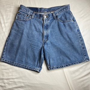 90’S VINTAGE LEVI HIGH WAISTED SHORTS